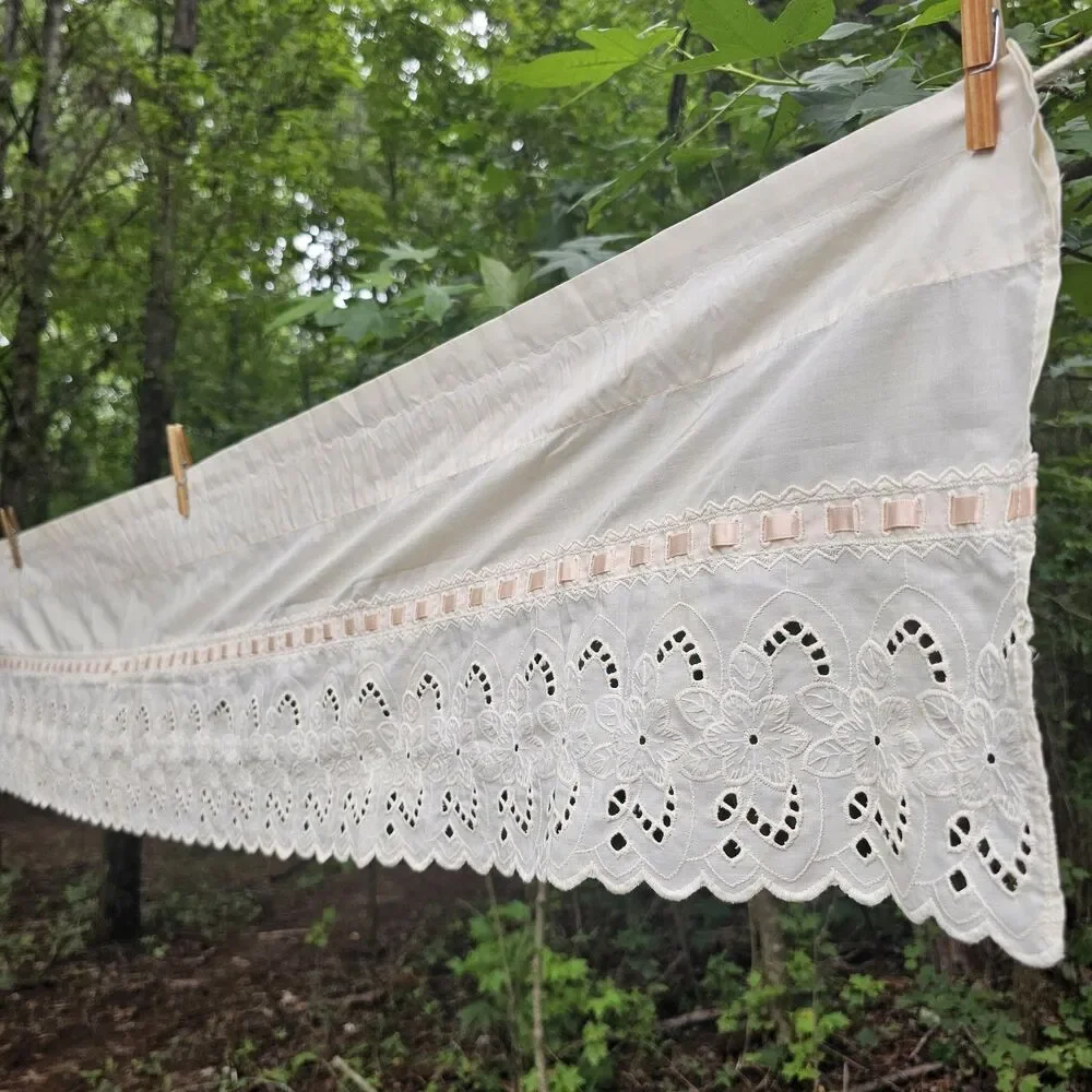 Vintage 1970s Straight Valance with Eyelet Lace & Pink Ribbon Trim